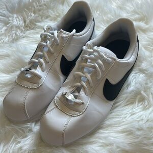 NIKE CORTEZ BASIC SL 904764-102 YOUTH KID’S SNEAKERS SIZE: 7 Y / WHITE AND BLACK